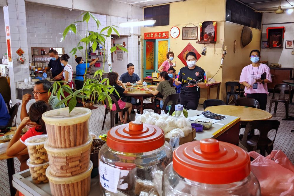 Caption: Photo showing the inside of the Choon Hui Cafe. Photo by Local Guide @AdrianLunsong
