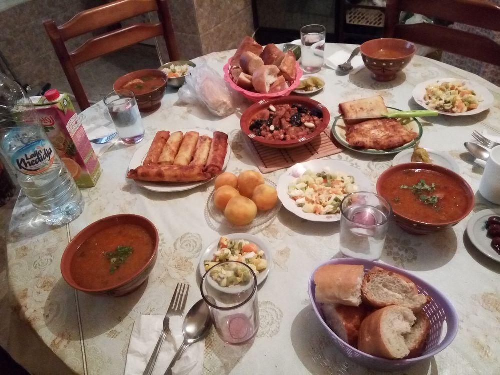 Ramadan table, soupe: chorba frik, bourak, salade, tajine hlow