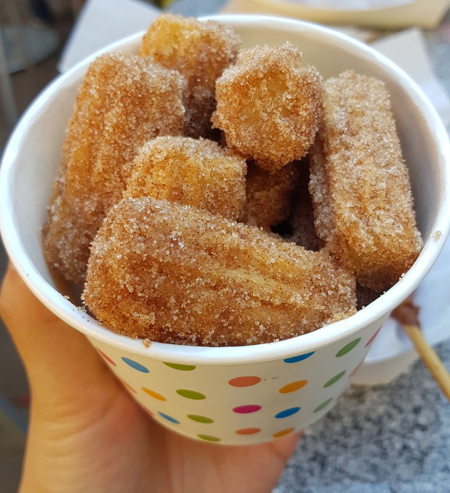 Caption : A photo of a bowl of churros in Universal Studios Hollywood. (Local Guide @Velvel)