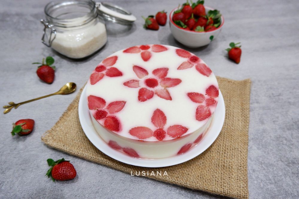 Strawberry Milk Pudding.jpg