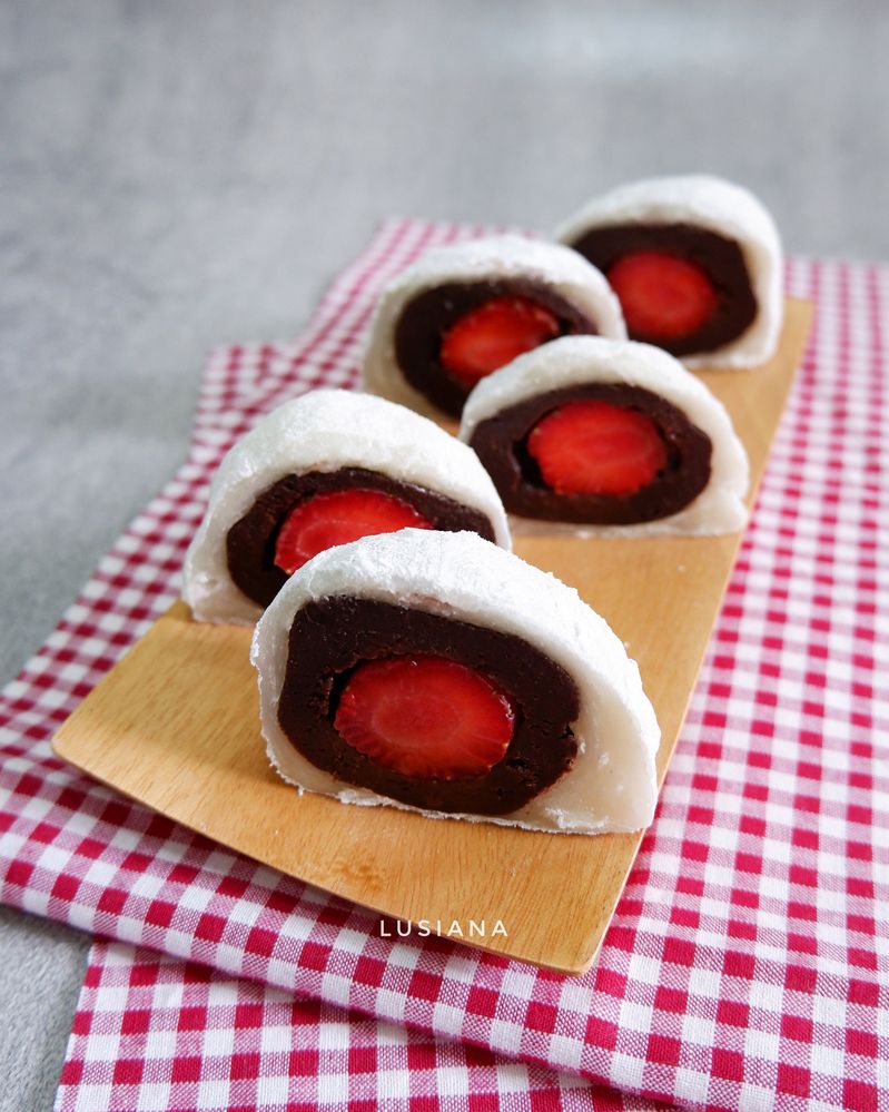 Chocolate Strawberry Mochi.jpg