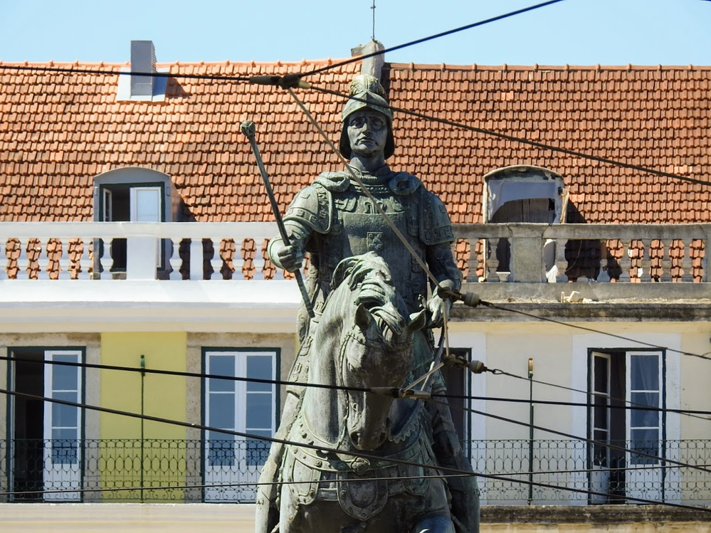 A close-up view of the Statue of King John I (Estátua de Dom João I), located in Praça da Figueira, Lisbon, Portugal (LG: @AdamGT)