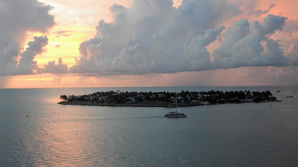 Caption: A photo taken while on our way to Sunset Key, Key West, Florida (LG: @AdamGT)