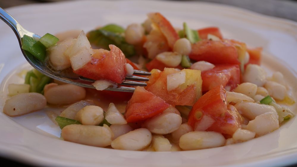 Beans with tomato, onion and pepper.