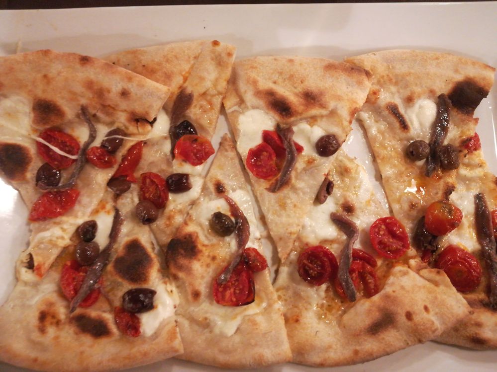 Caption: Pizza Gourmet in an italian Restaurant