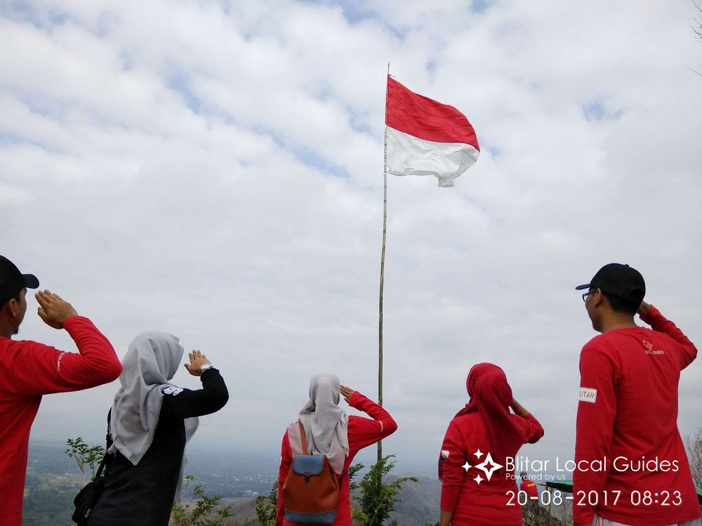 Hormat kepada Sang Merah Putih, Kami Indonesia