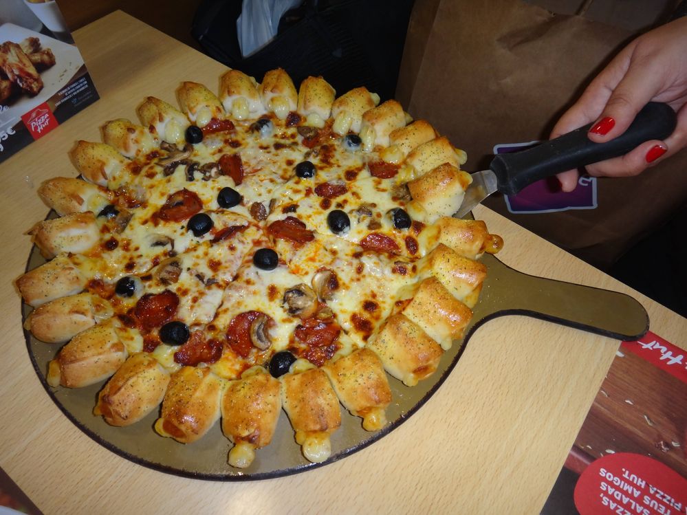 Sintra - PizzaHut - Piza com Borda #2.JPG