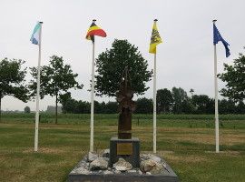 monument near the artillery platform of Lange Max