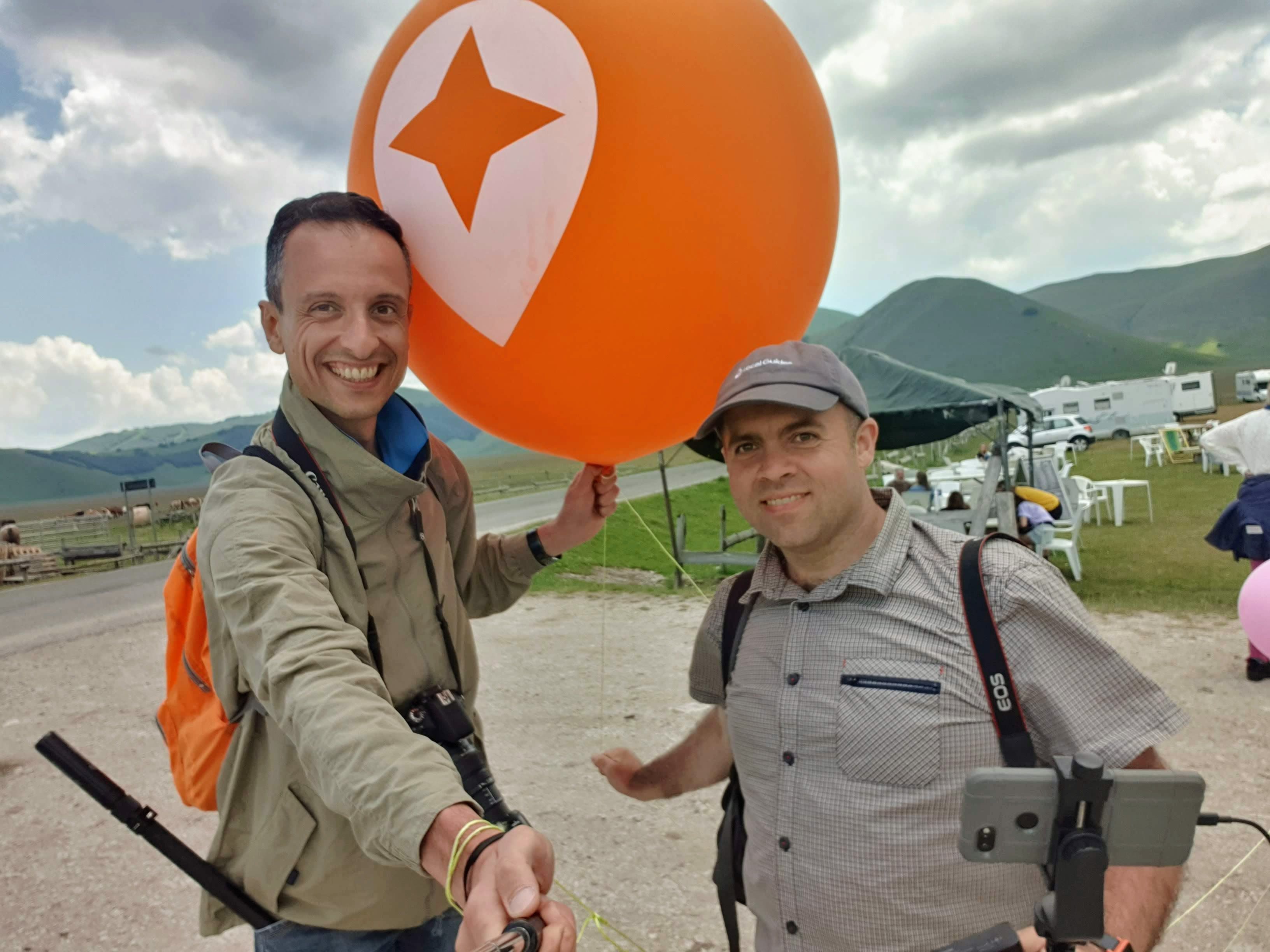 Selfie with @manulele81 while holding a big Local Guides balloon coming directly from Connect Live 2019 - Local guide @LuigiZ