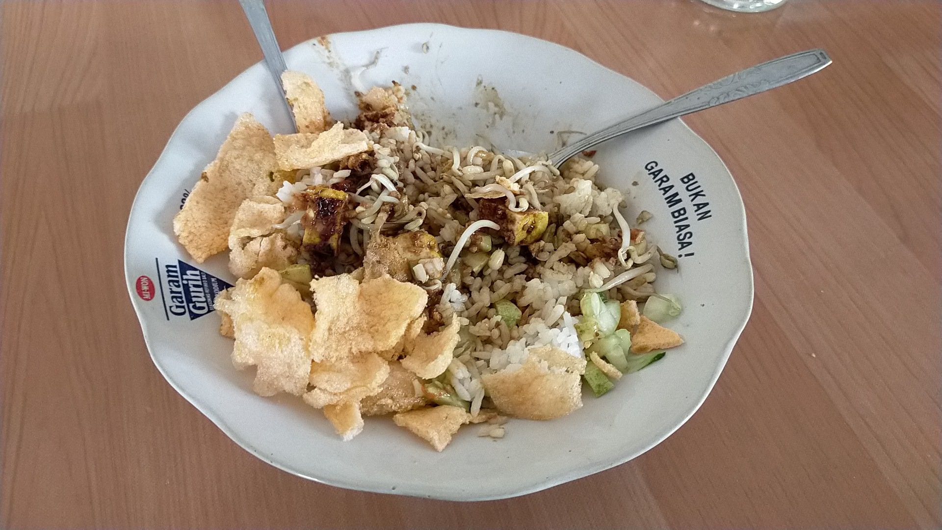 A photo of Nasi Lengko Khas Pantura (Pantura Typical Food) by @mukroni