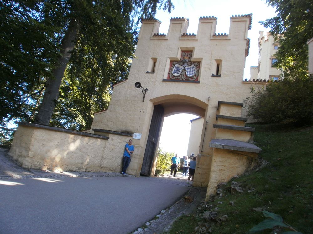 Yo con Schloss Hohenschwagau.JPG