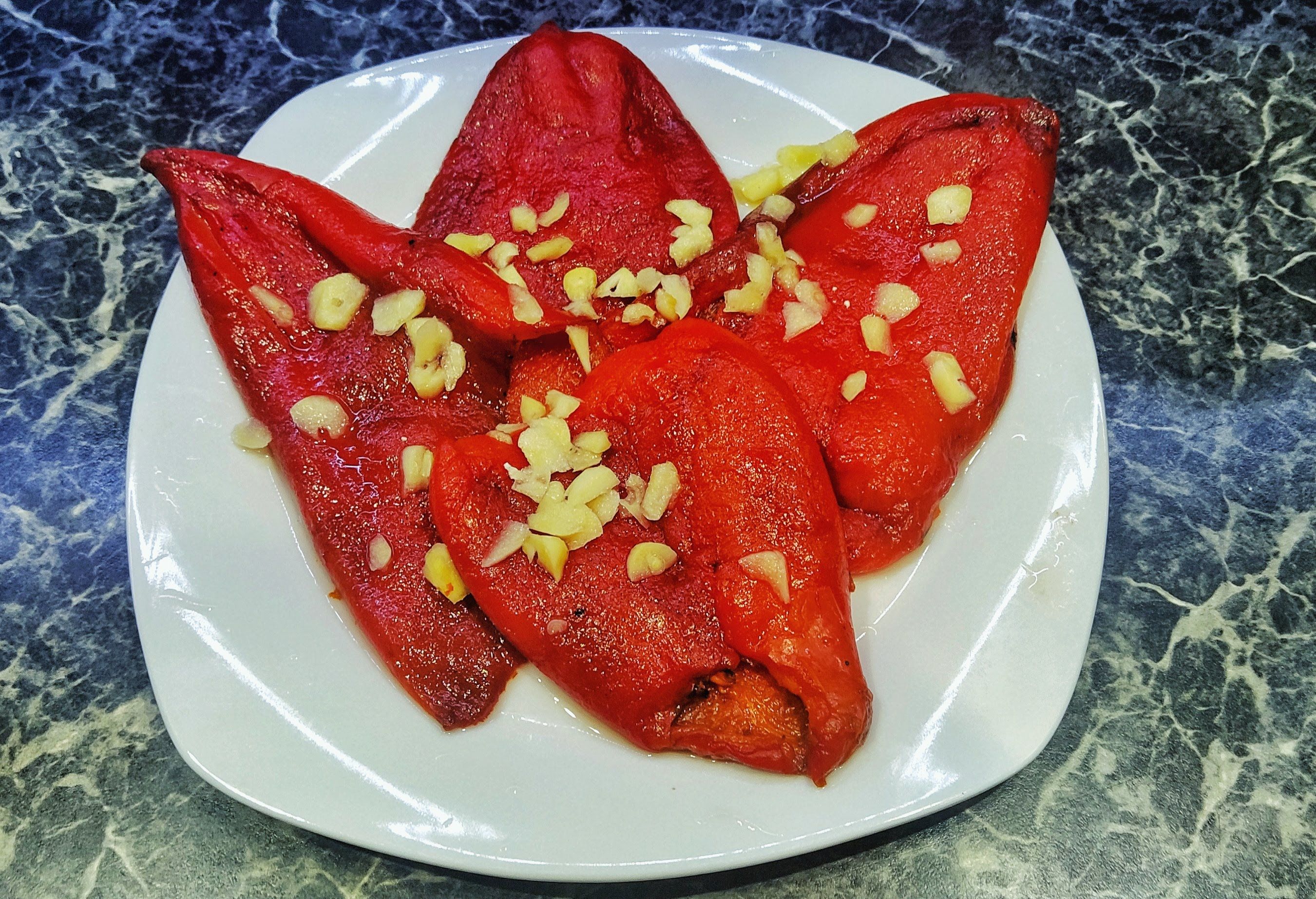 Picture of roasted red peppers with garlic and vinegar. @mockata2
