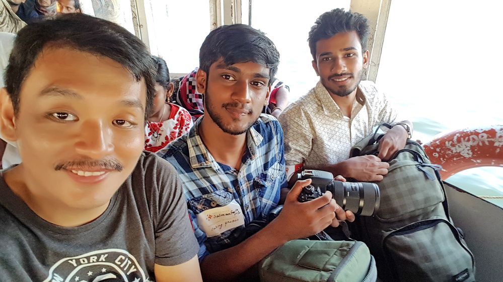 Finally we got on the ferry, and the good thing is that the entire group of over 20 of us was able to get on the same boat. Adhil had got a side seat and was able to shoot some nice videos of the cruise to Fort Kochi Jetty.