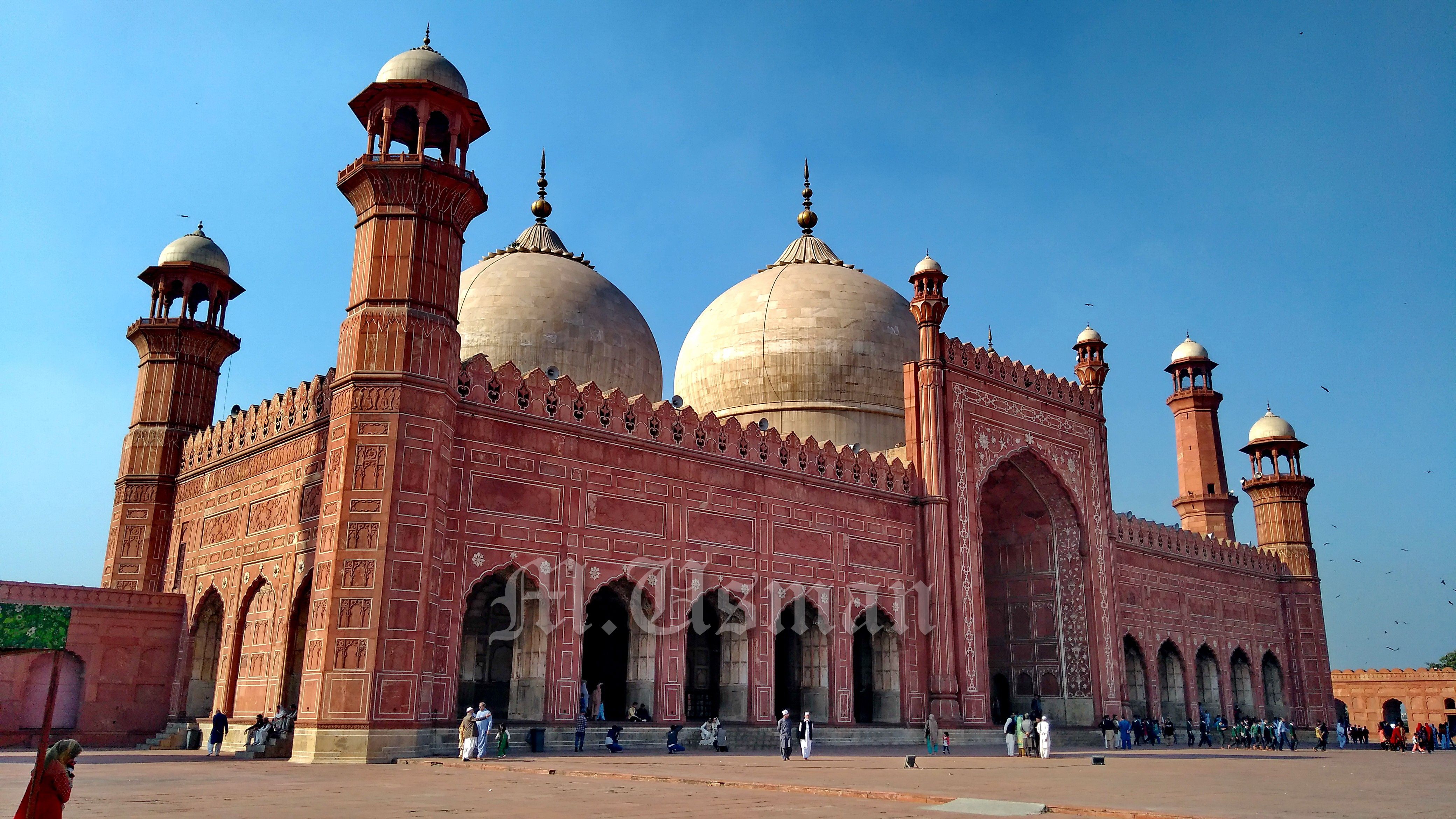 Main Building of Badshahi Mosques