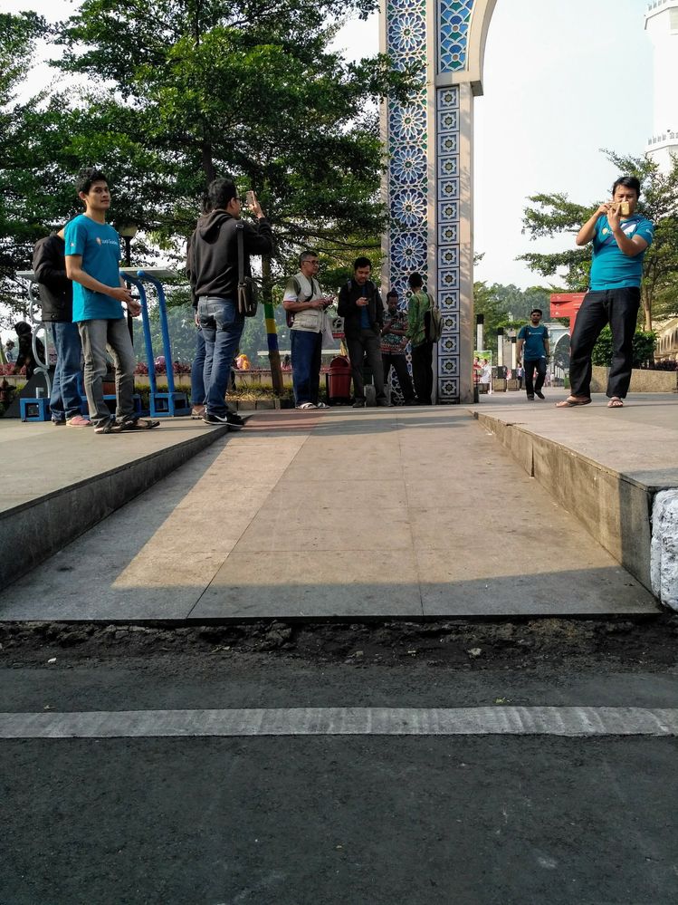 Ramp untuk pengguna kursi roda yang sudah tersedia