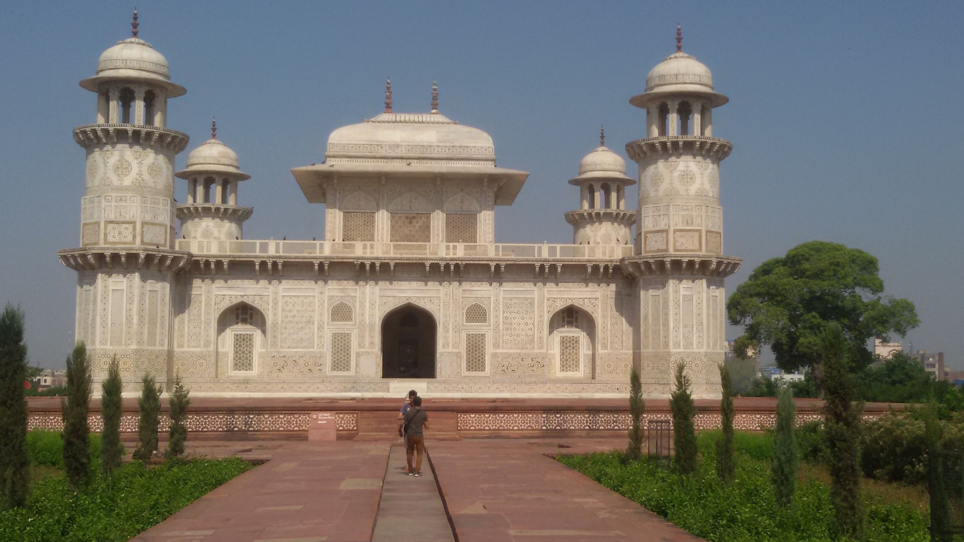 Small Tajmahal in Agra, India.jpg