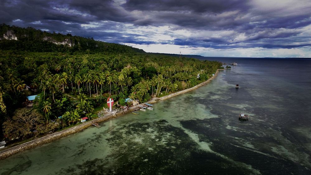 During the second world war, Japanese forces controlled the Biak Island , American and allied soldiers tried to seize the island from this mokmer beach. however, the Japanese army managed to repel the allied forces for three months