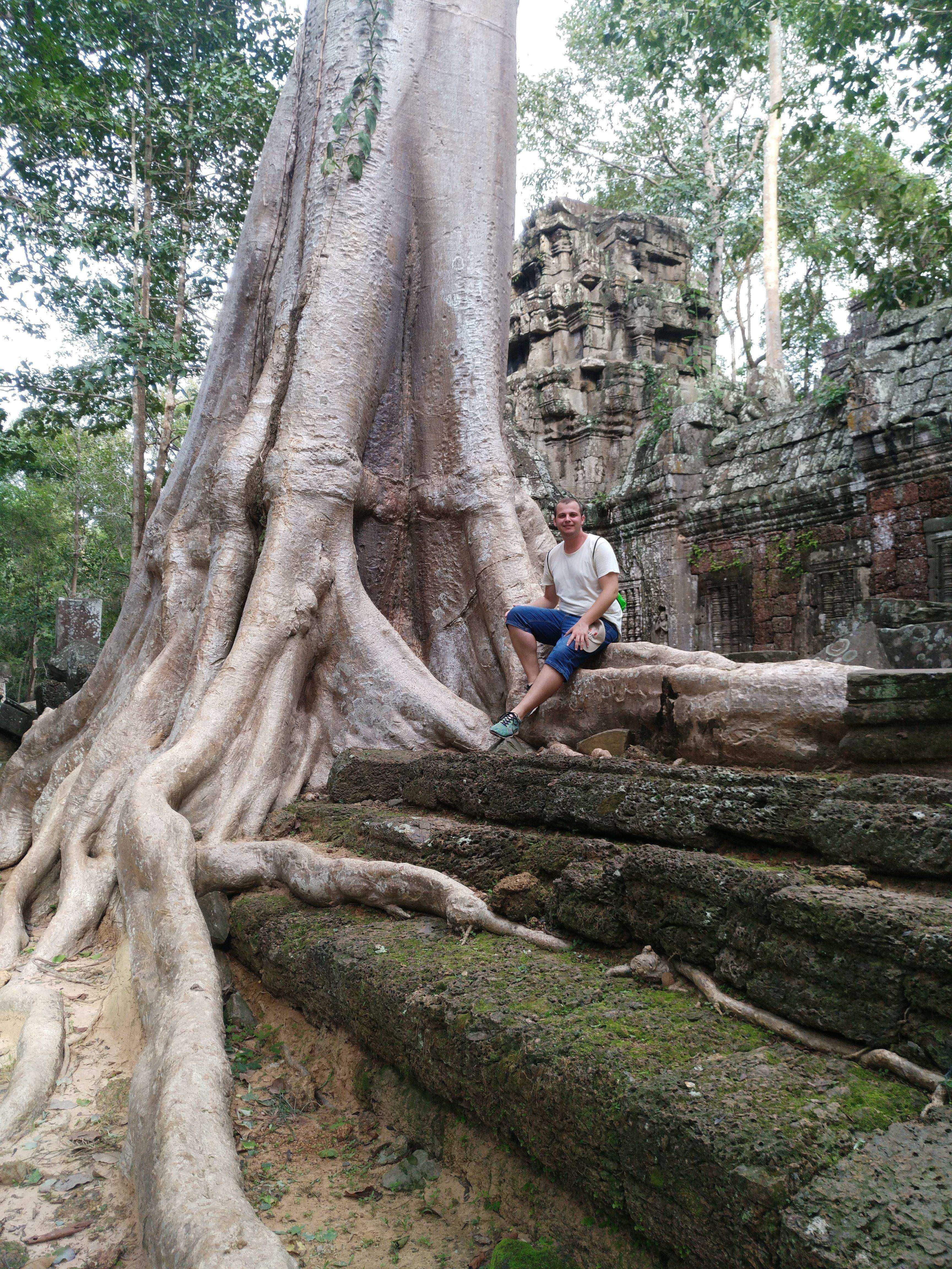 A photo of Local Guide @TsekoV while visiting Angkor Wat temple.