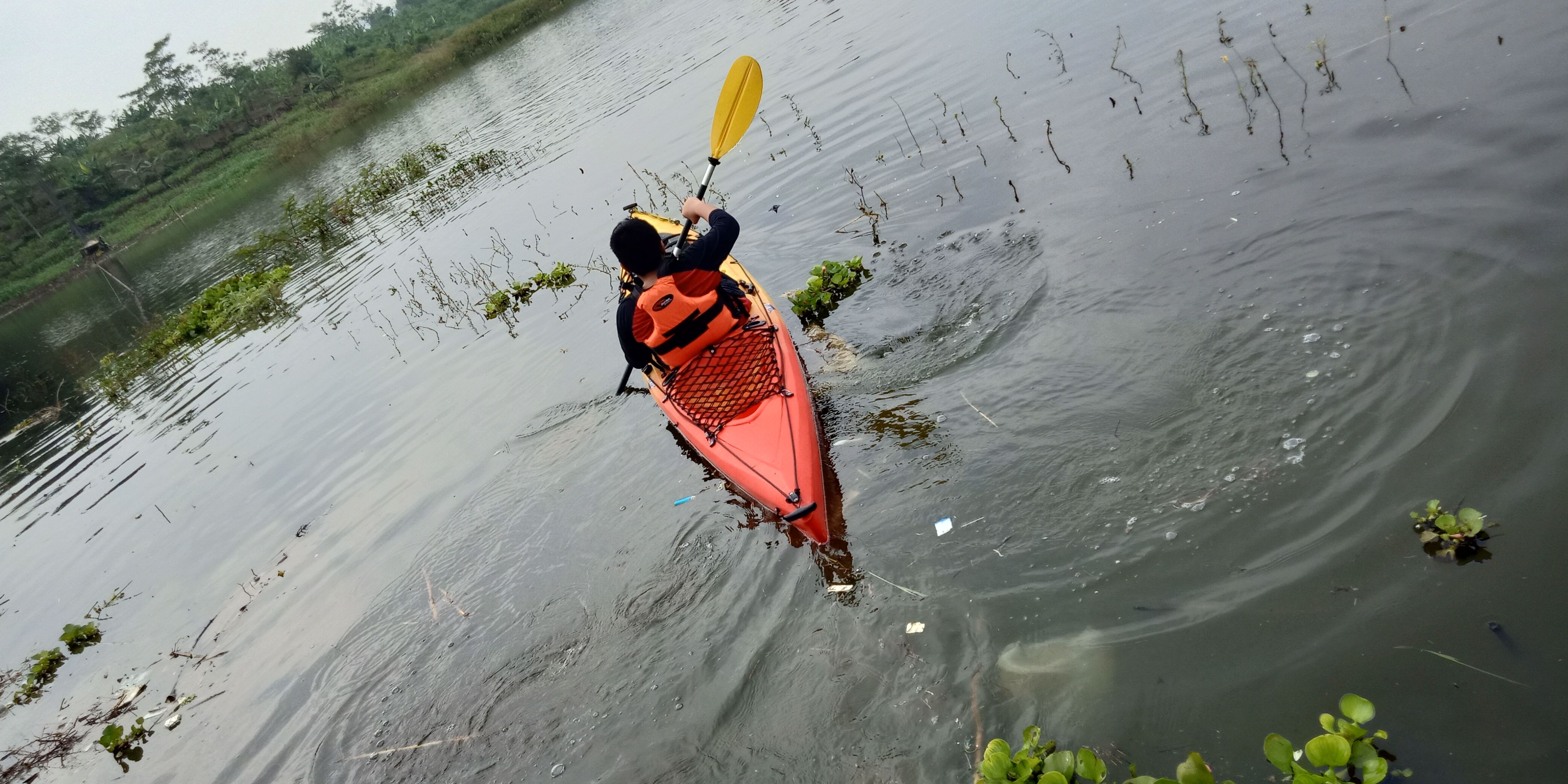 Kayaking in Saguling reservoir