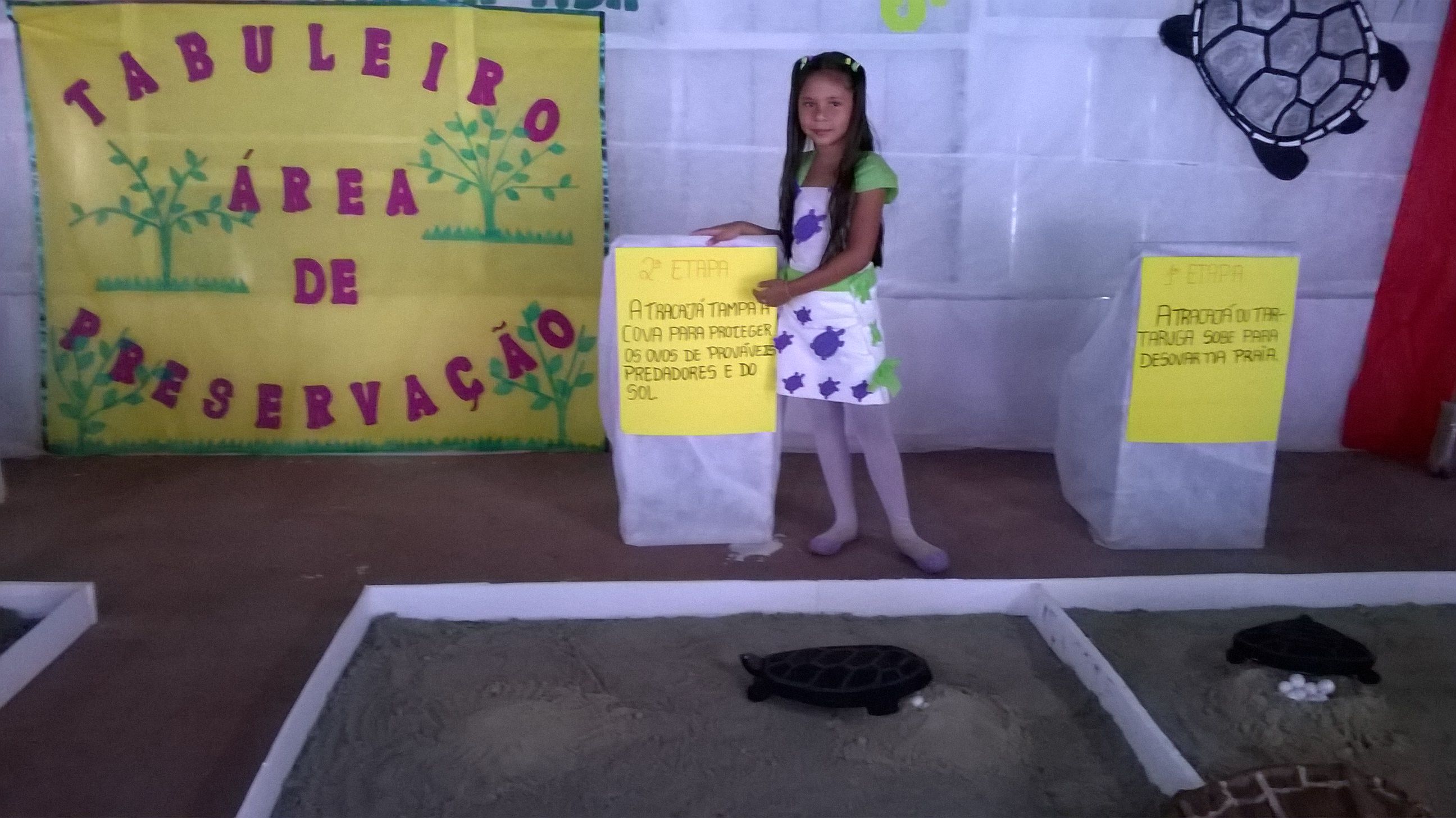 Criança expondo a preservação da tartaruga-da-Amazônia