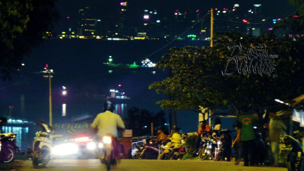 Enjoy Night View of Singapore Neighboring Countries across the Sea from Bukit Senyum, Batu Ampar Batam