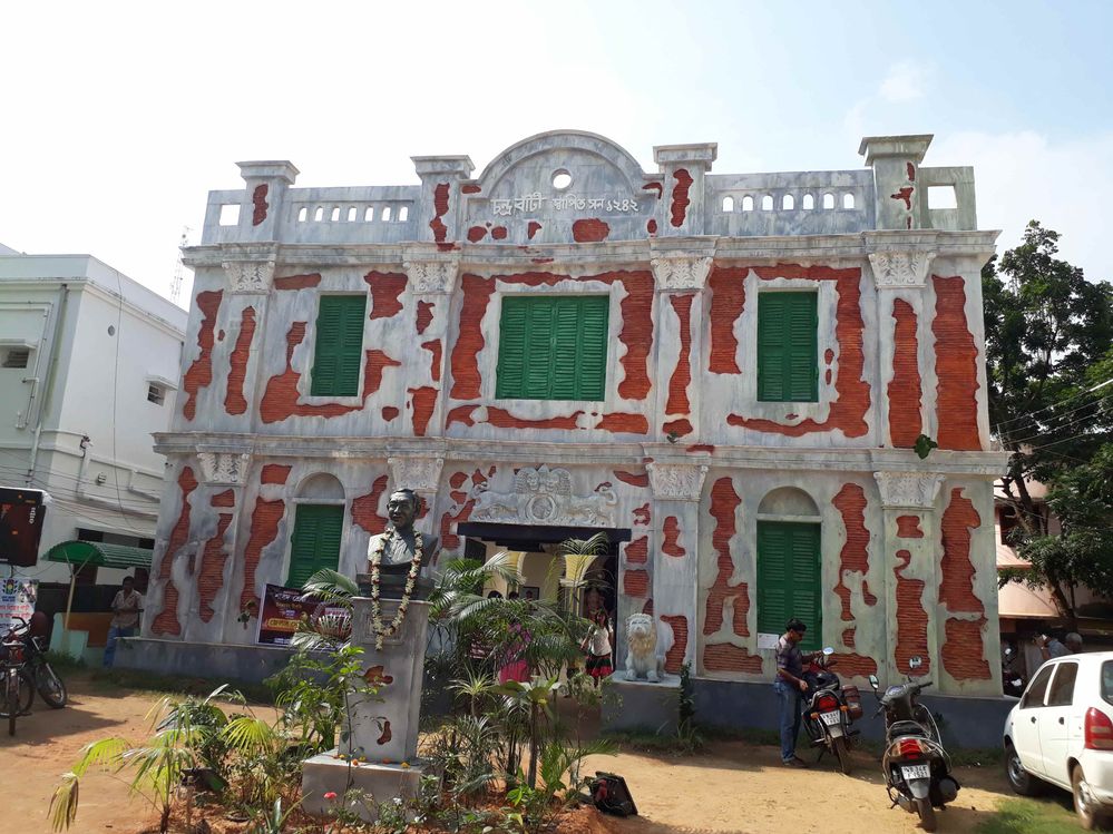 Midnapore Rabindranagar Sarbojanin Durgotsab theme- 19th century mansion of a Jamindar(like baron/ earl)