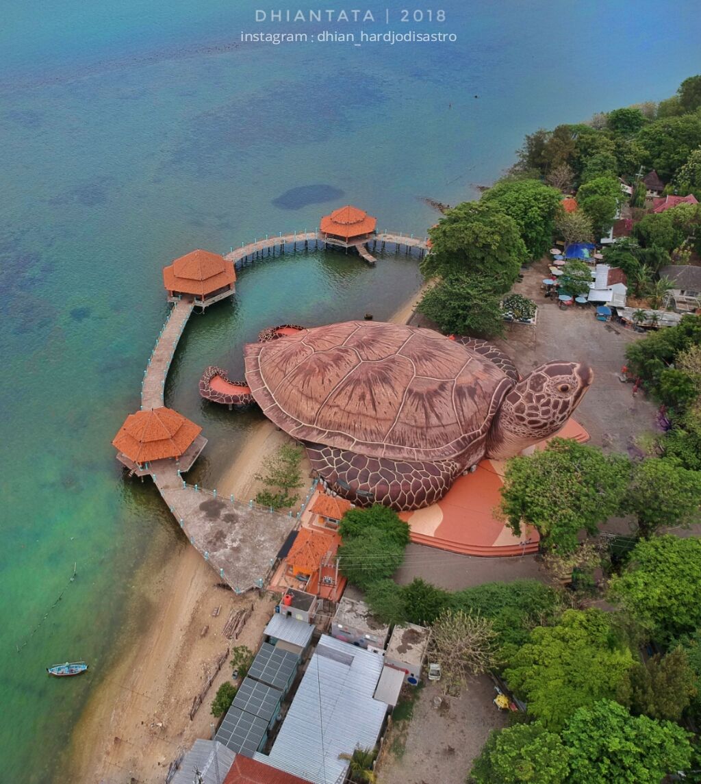 Turtle statue (Kura kura Ocean Park) at Kartini beach shoot with my drone