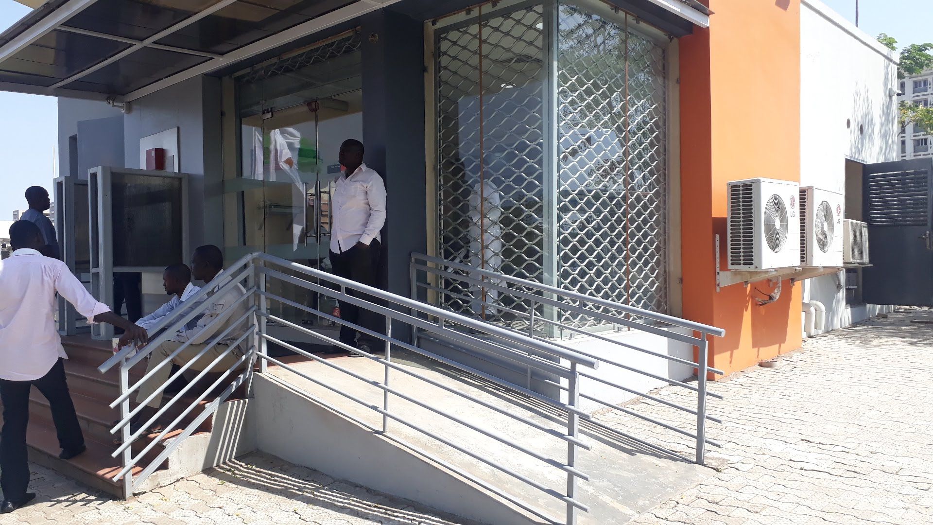 A picture of the GT bank ATM  which has a ramp but adds a step to get to the main ATM hall and a partition to the ATM outside