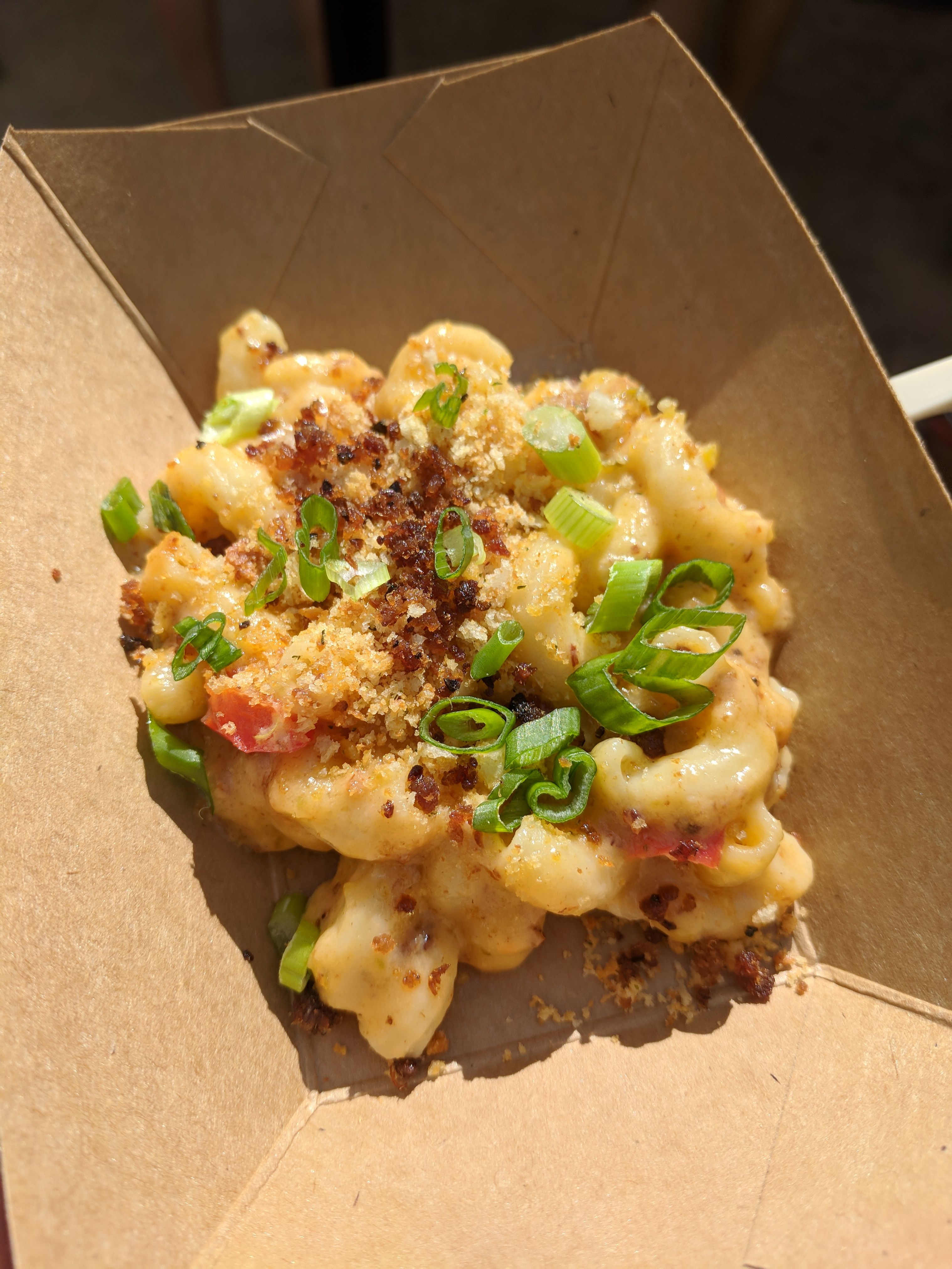 Active Eats: Loaded Mac ‘n' Cheese with Nueske's® Pepper Bacon, Cheddar Cheese, Peppers and Green Onions