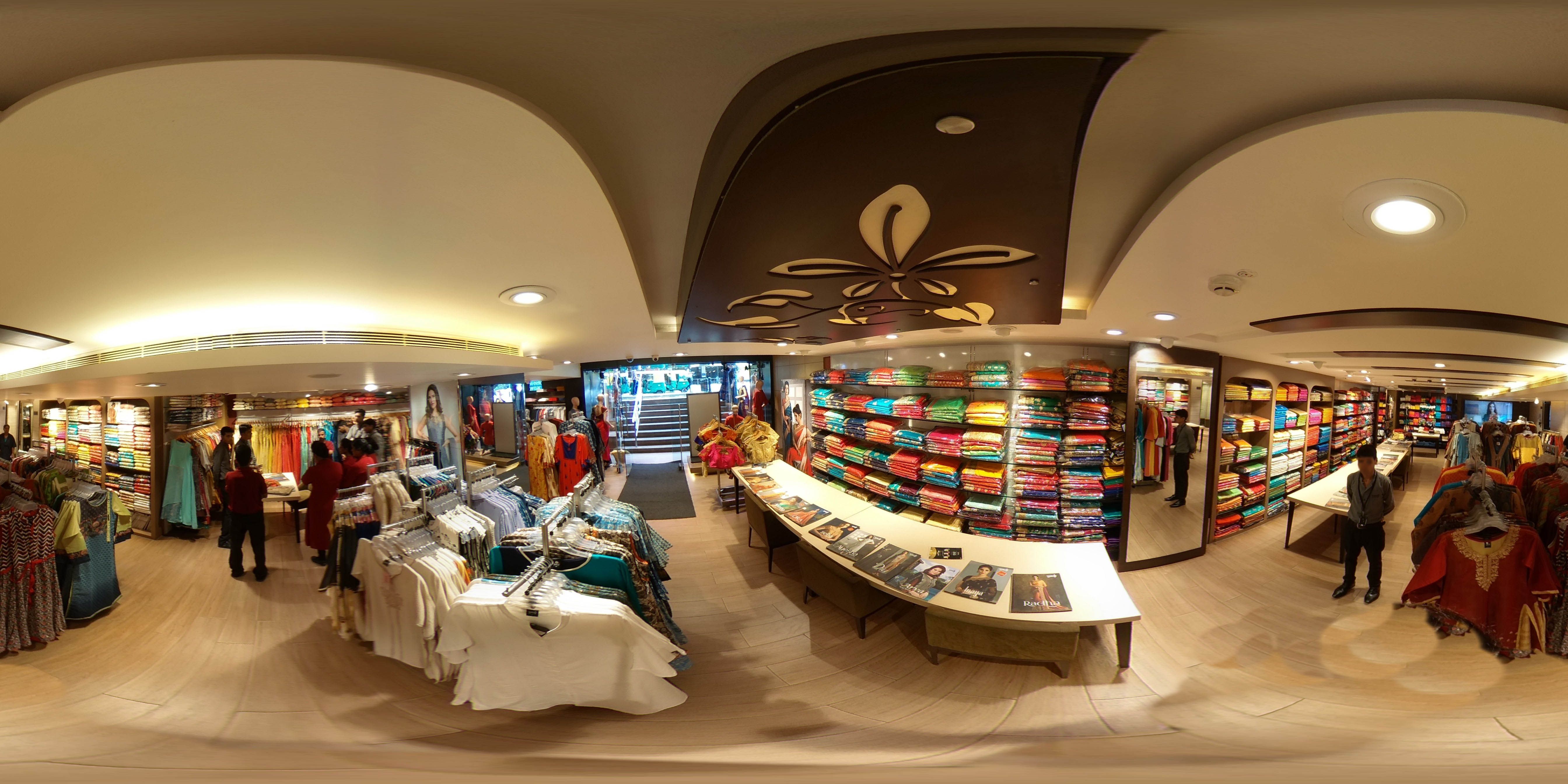 A 360 photo of a women's clothing store, Soch