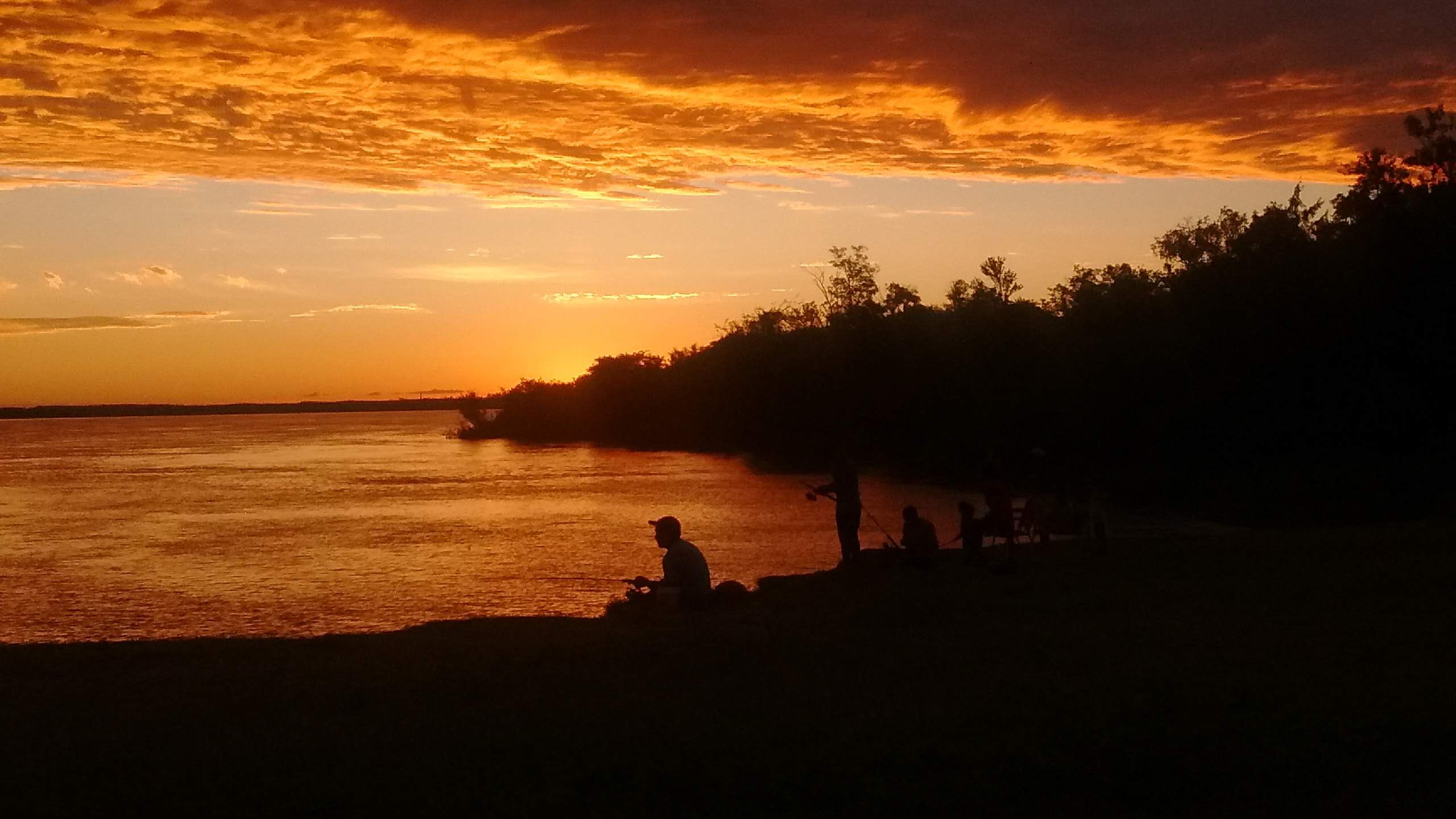 Sunset on coast of Rio Uruguay