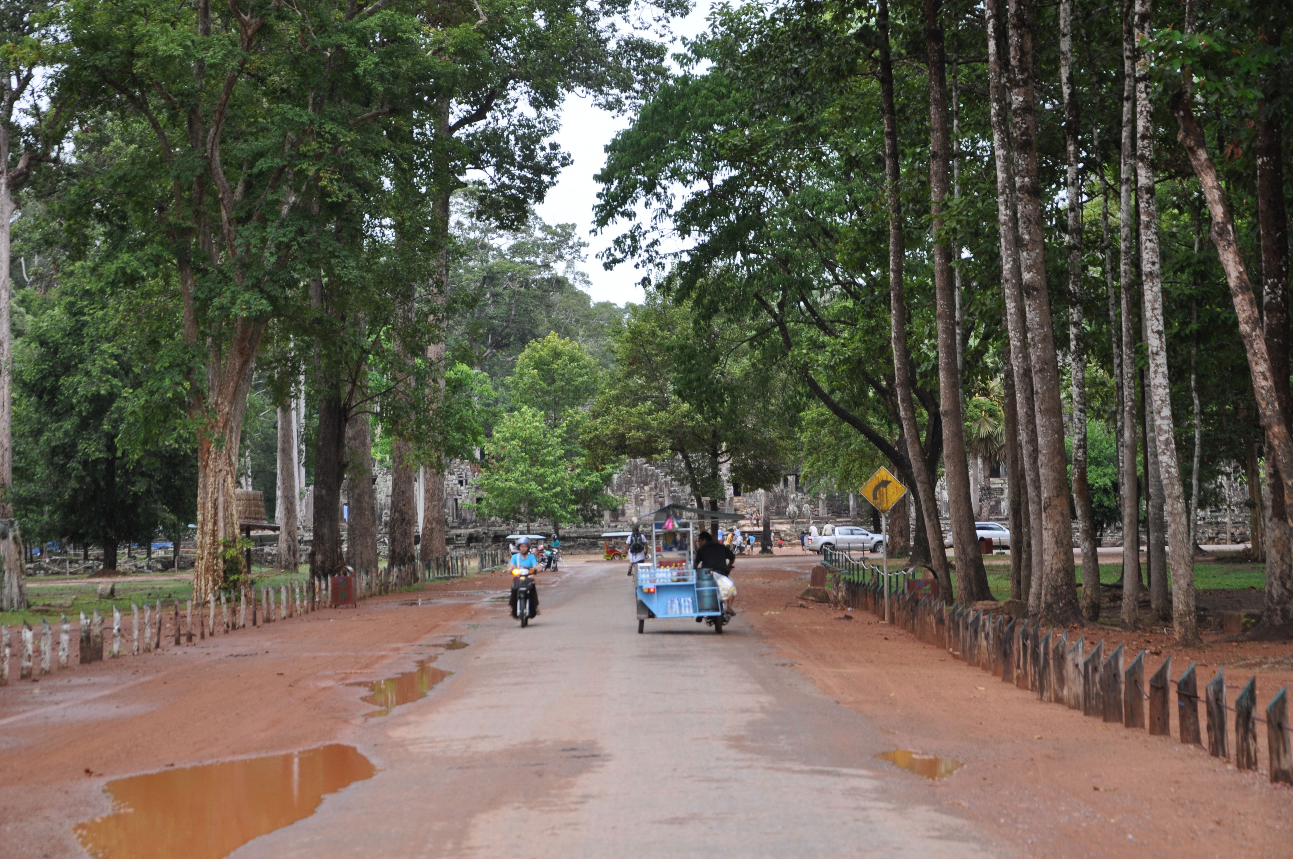 Street ប្រាសាទ​បាពួន Baphuon Temple Siem Reap Cambodia