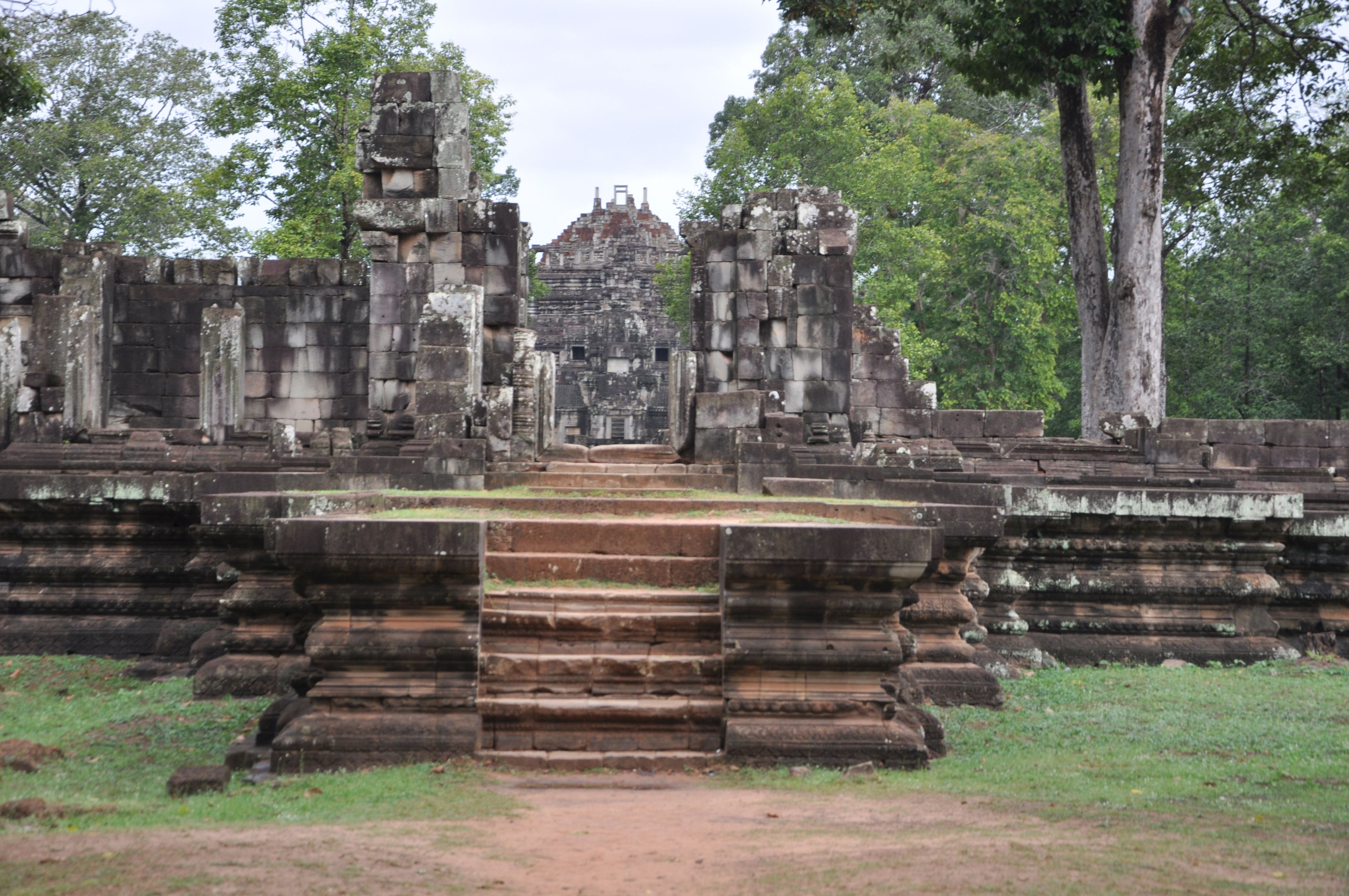 ប្រាសាទ​បាពួន Baphuon Temple Siem Reap Cambodia