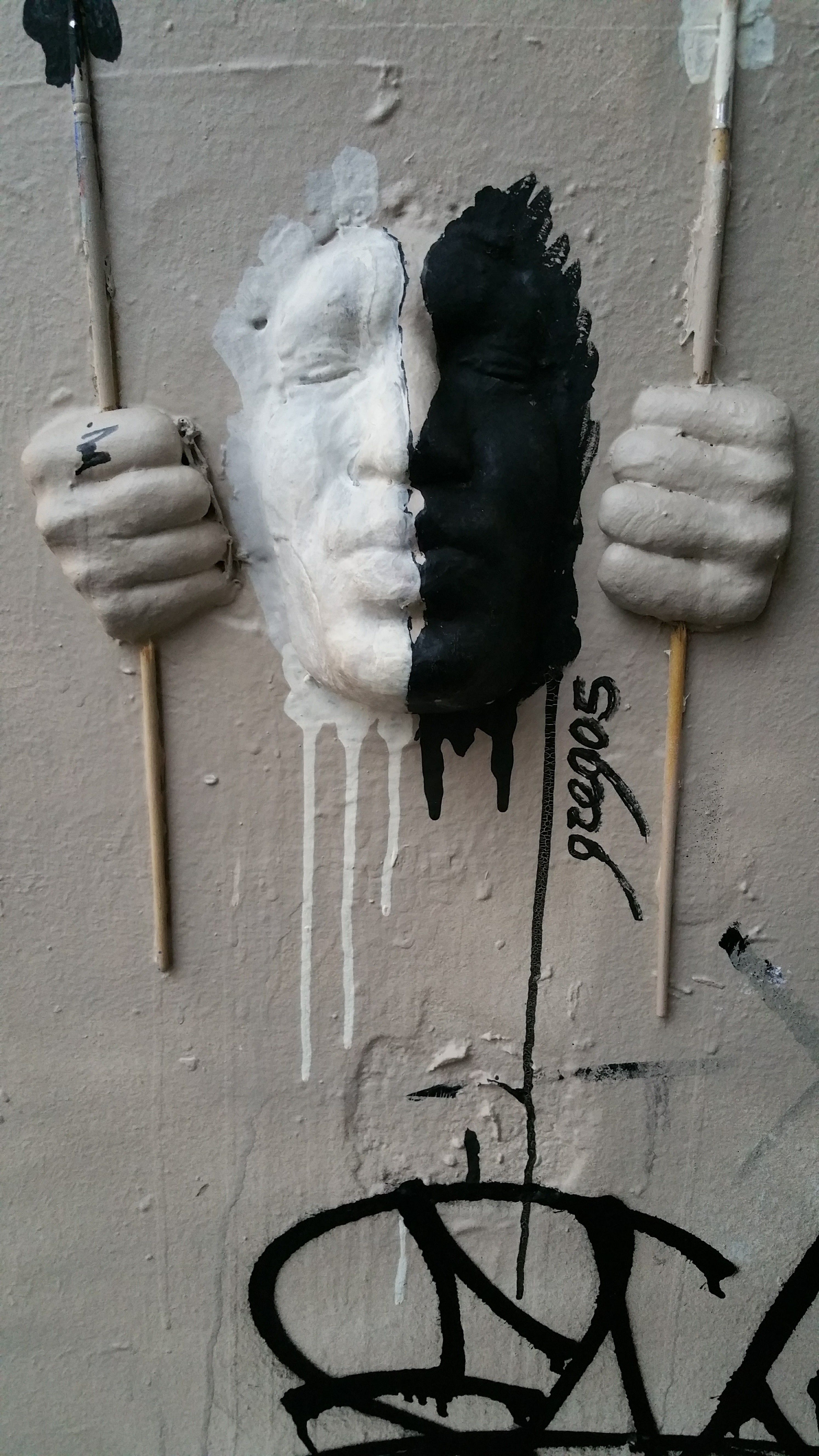 Caption: wall art in Paris