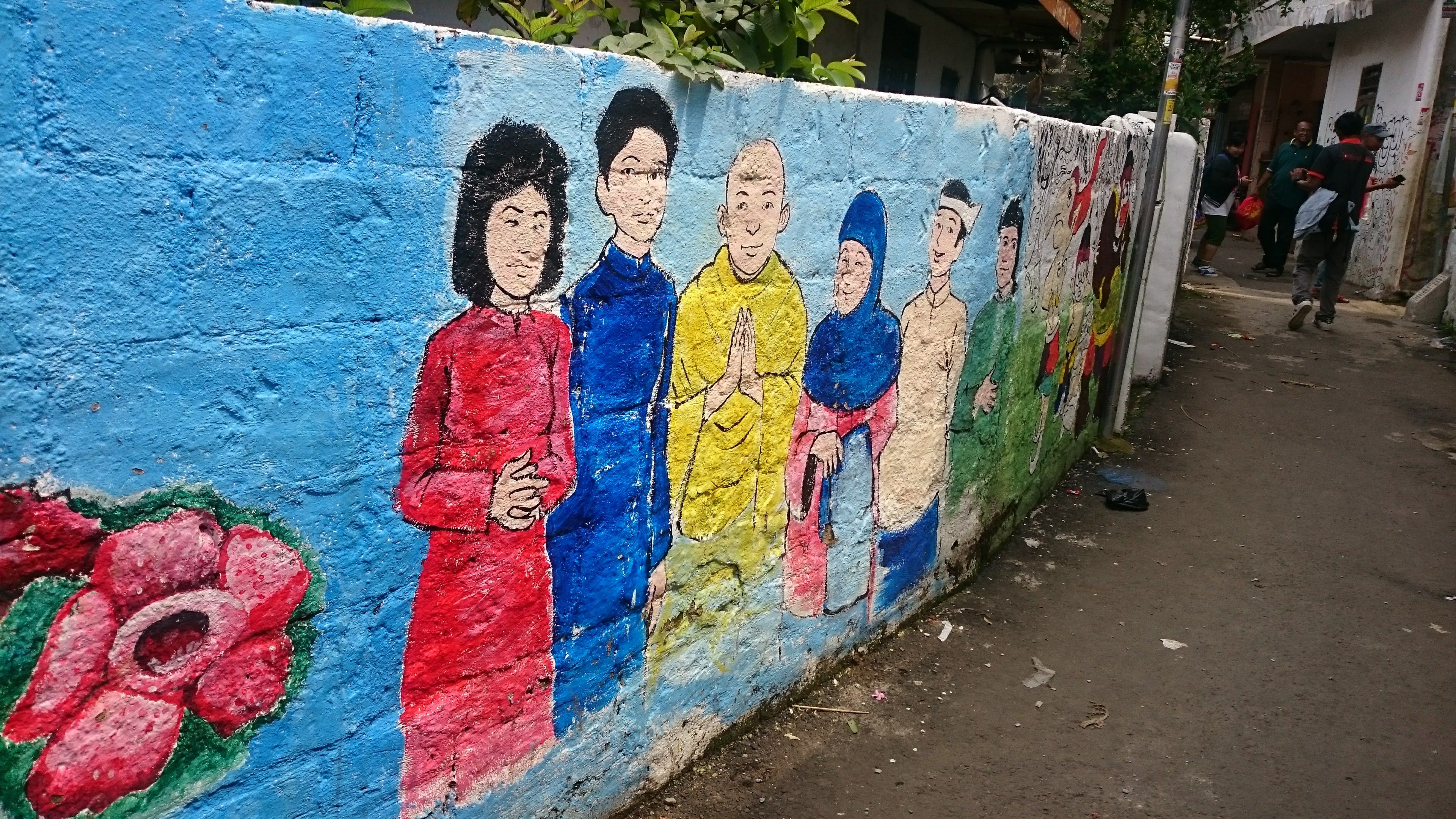 Mural dinding yang menyimbolkan harmoni keberagaman Pulo Geulis.