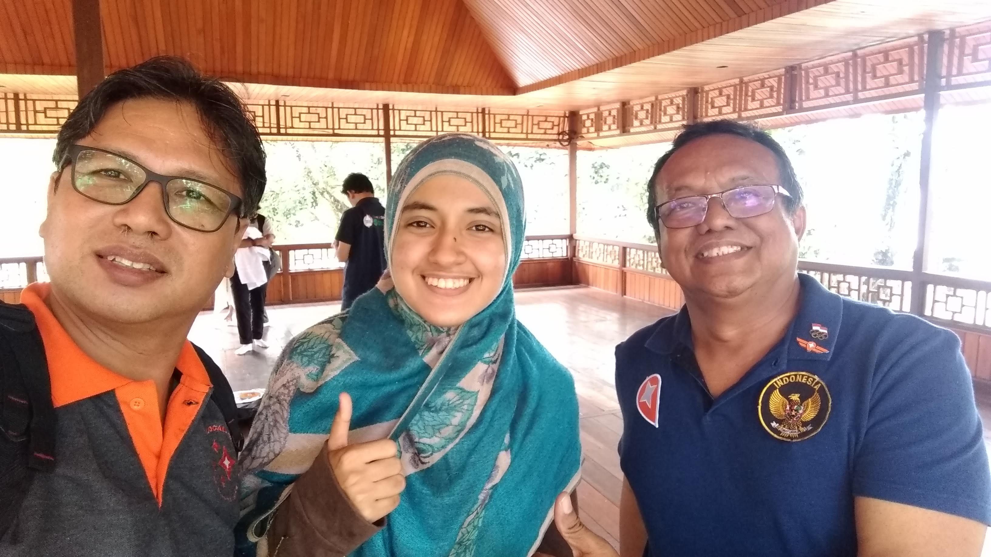 A photo of me (center) along with Mr. Suhandi Widjaja (left) and Mr. FX Budi W (right) during our meet-up in Taman Wisata Matahari, November 2018. (Credi to Mr. Suhandi Widjaja)