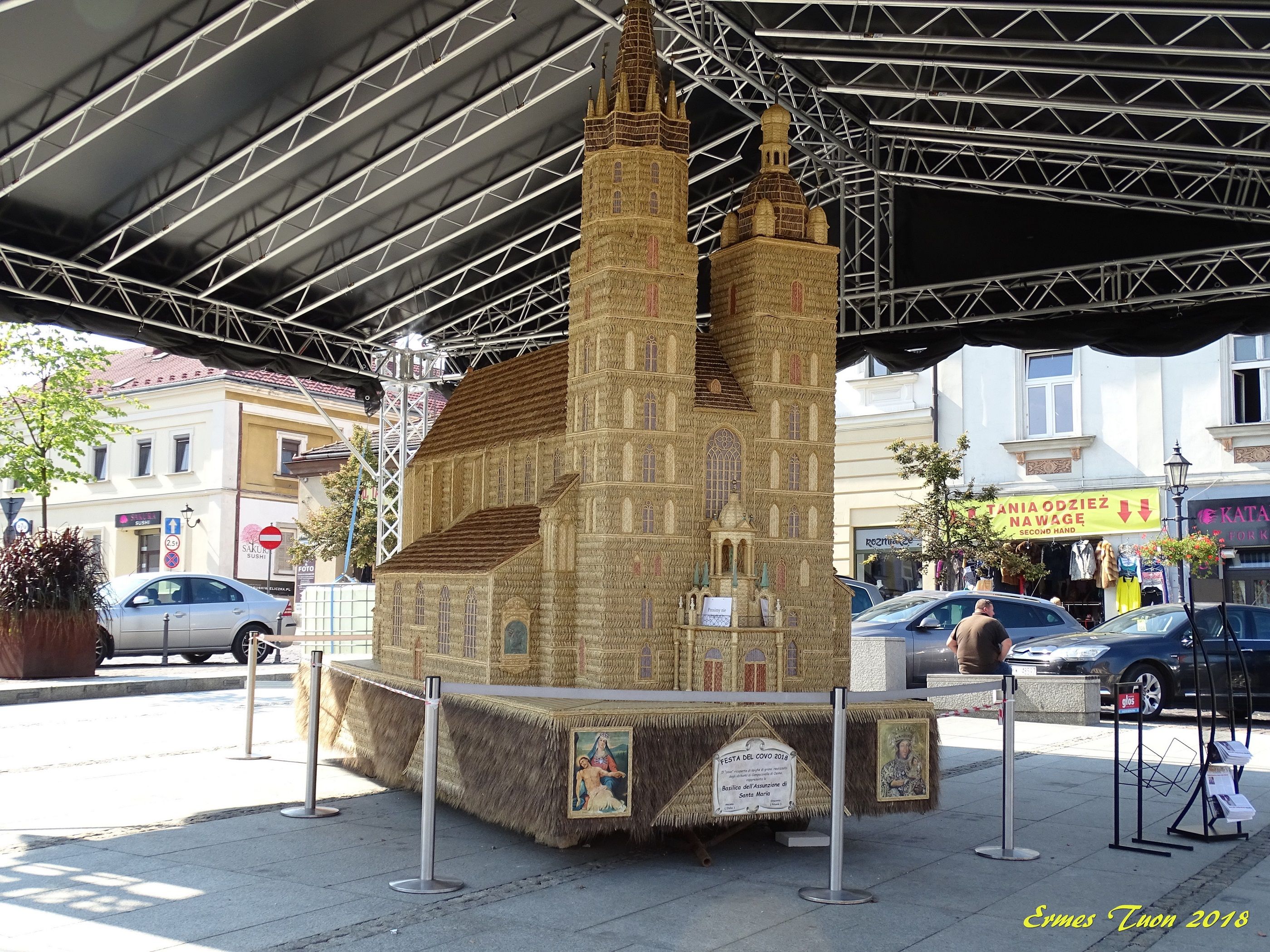 Caption: a reconstruction, made of wheat, of St. Mary's Basilica - Local Guide @ermest