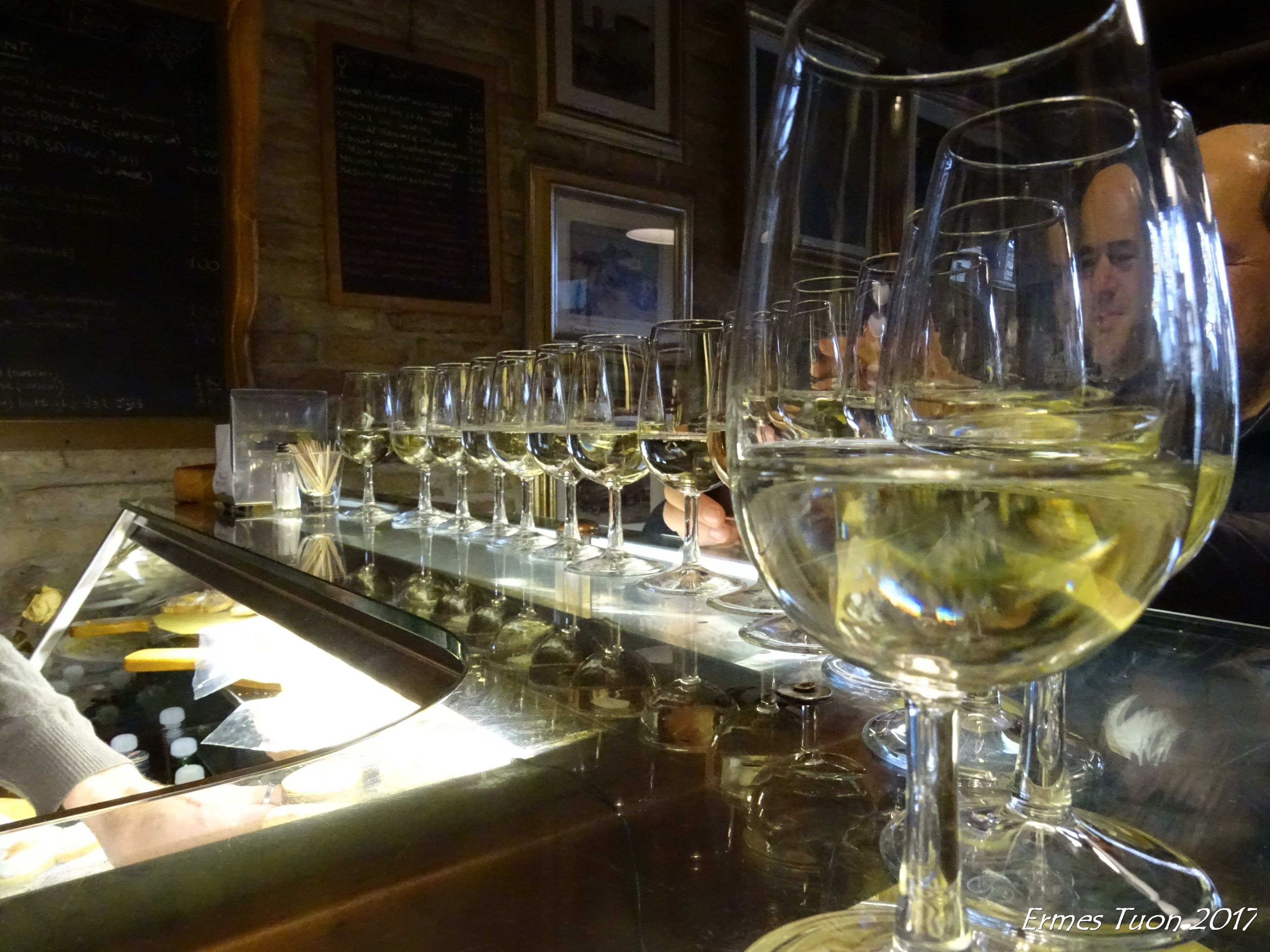 Caption - Prosecco's glasses filled during wine meet-up 2017 - Treviso