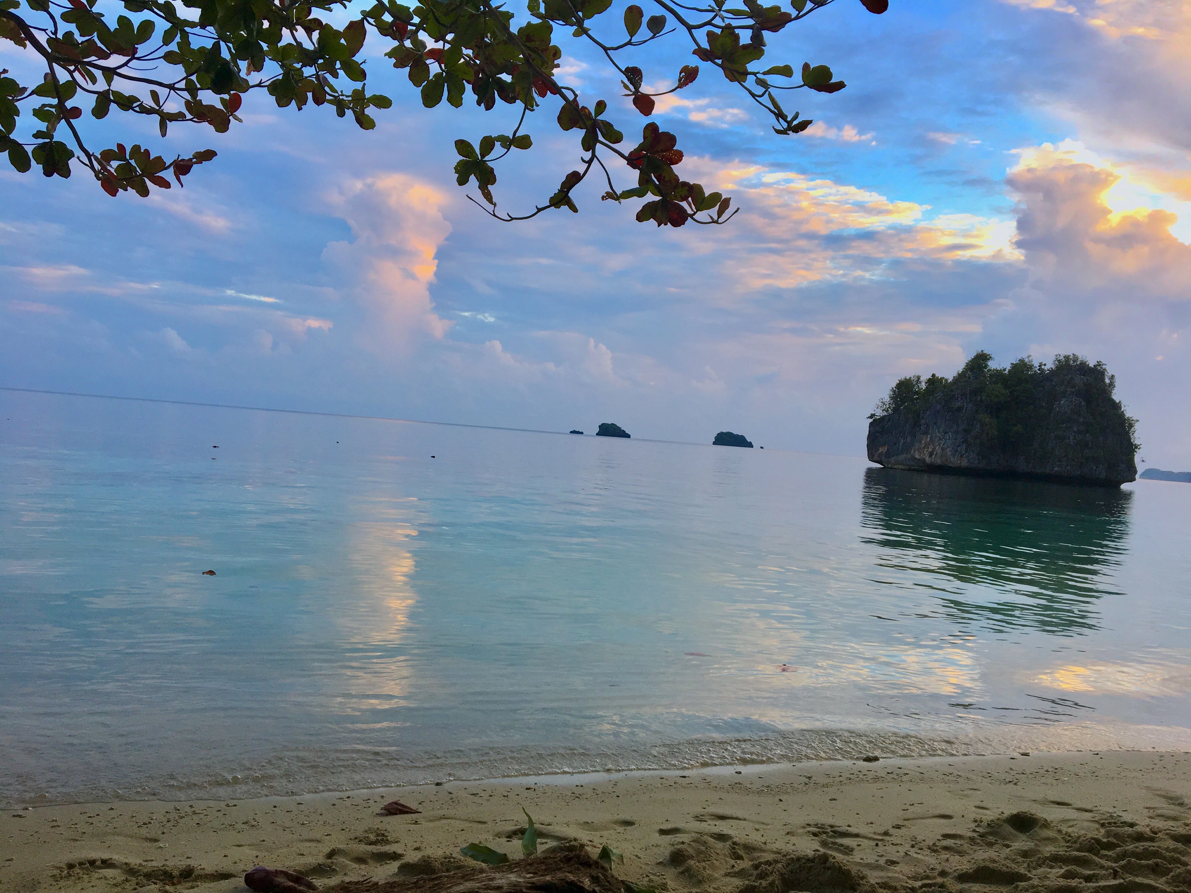 Sunrise dan sunset Balbulol Islands, Misool, Raja Ampat. West Papua. Indonesia