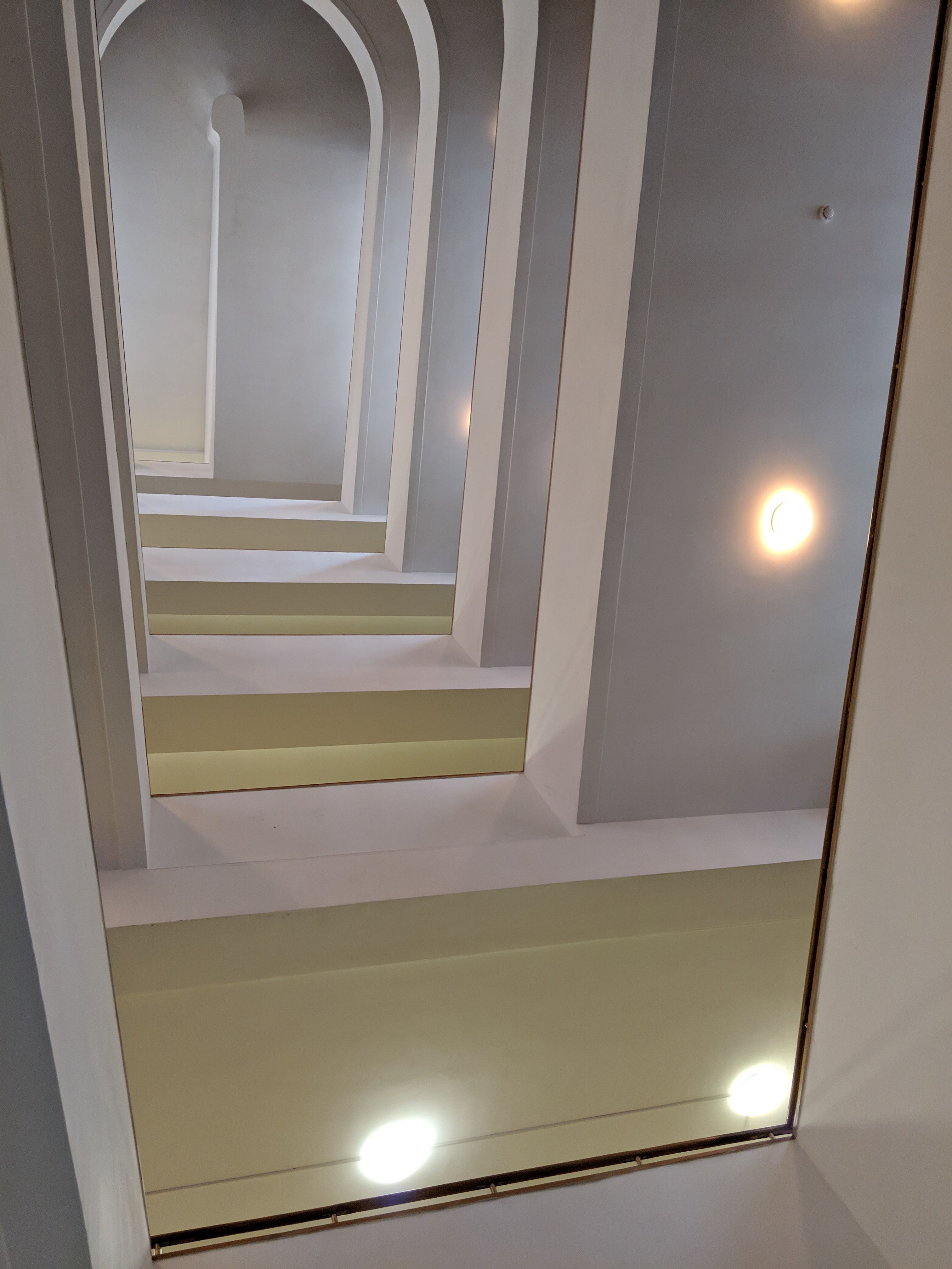 seven-floor walkway, very nice shades play