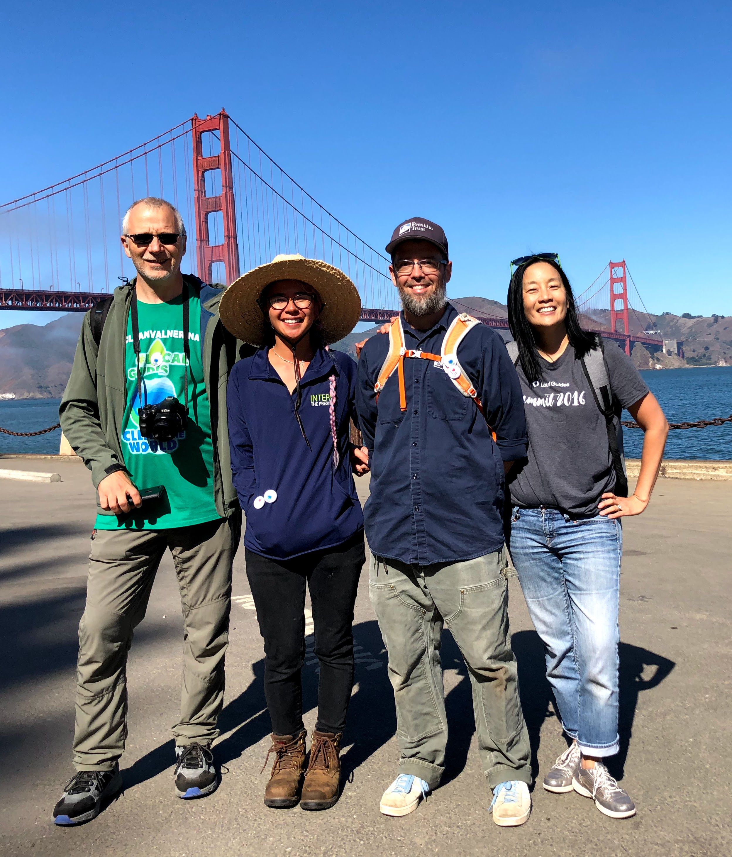 Clean The World - Connect Live 2018 Edition Hosts and The Presidio Trust Volunteers Team. L to R:  @ermest, Ysenia, Jason, and @karenvchin. Photo Credit: SF Bay Area Local Guide and Connect Moderator @karenvchin