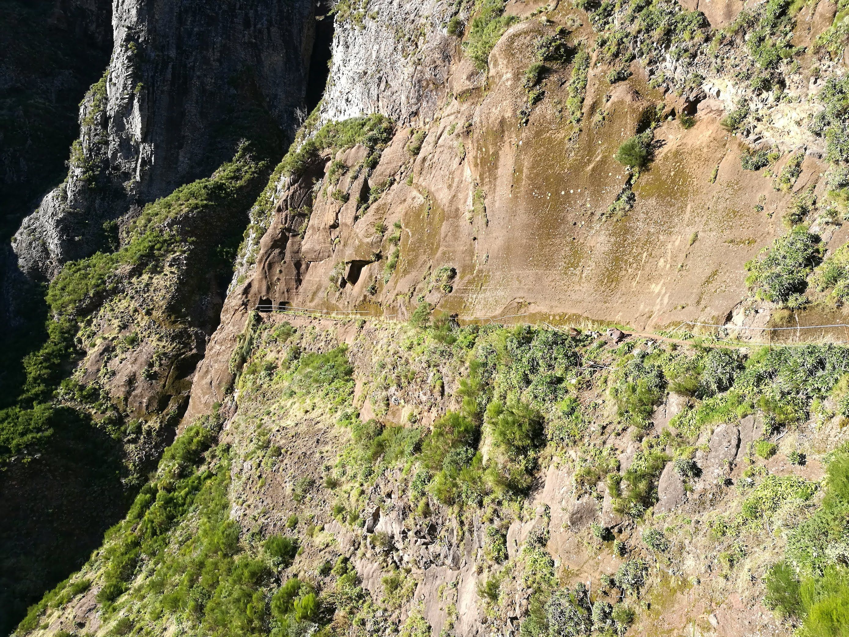 A section of the route leads on a ledge carved into the sheer cliff and ends in a tunnel