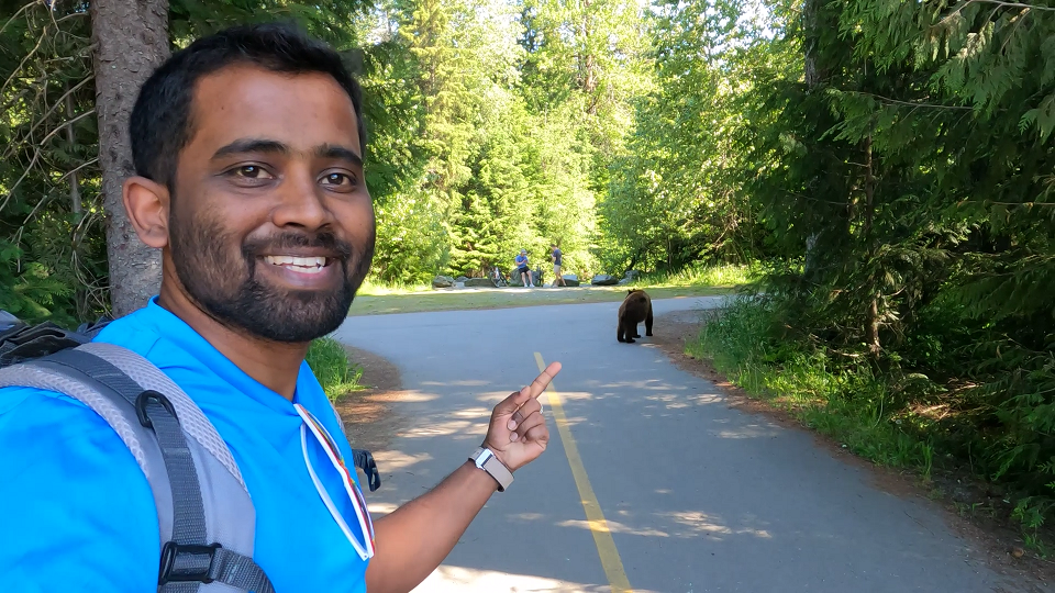 Local Guide @kasunaaa meeting with a bear during a hike
