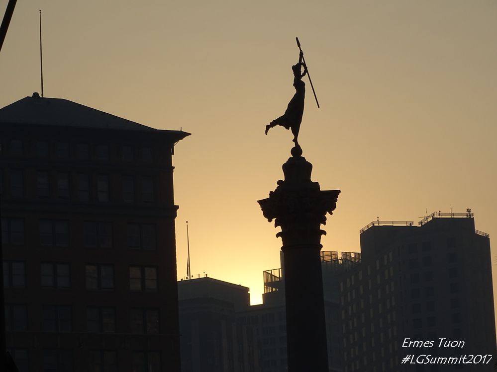 Caption - Sunrise at Union Square - Local Guide @ermest