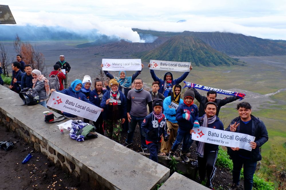 Caption: A photo of a group of Indonesia Local Guides during the Bromo Geo Walk meet-up. (Courtesy of Local Guide @br14n)