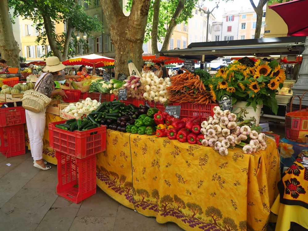 Fruit and vegetable stand with a woman which choose some products