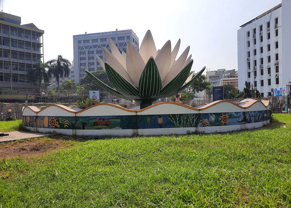 Caption: A landmark in Motijheel named 'Shapla Square'. Photo LG Designer_Biswajit