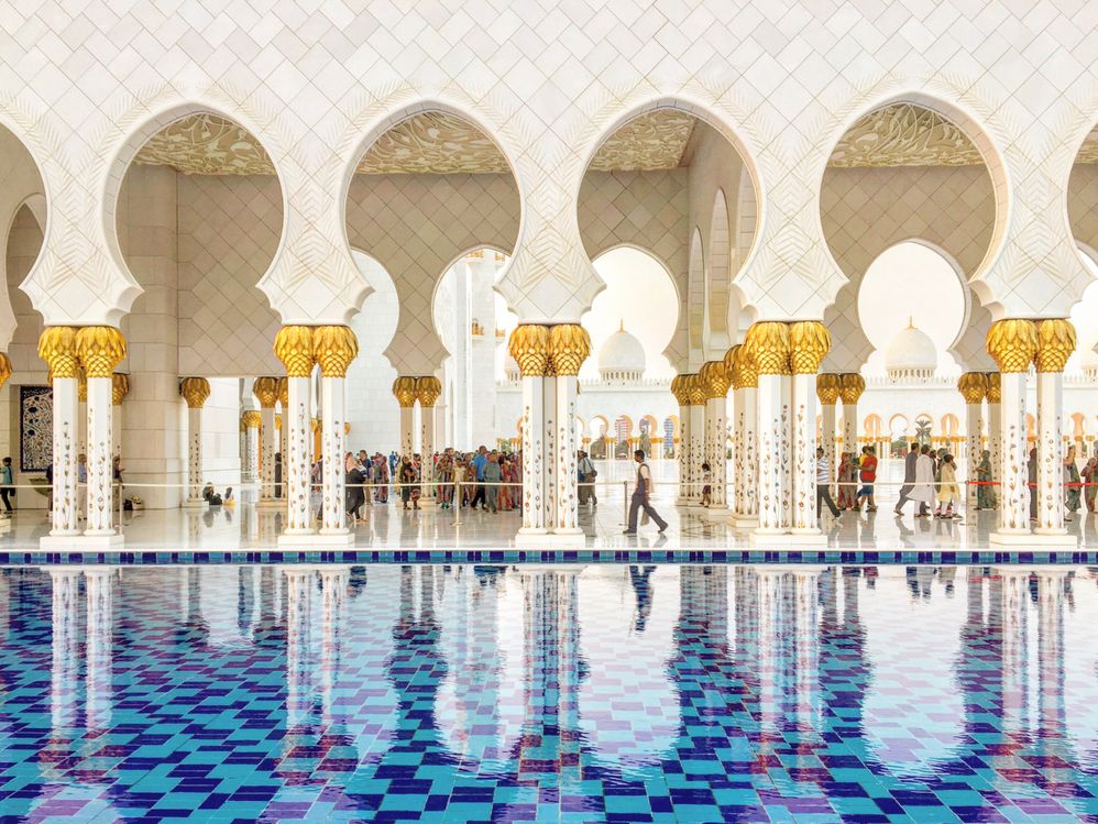 Caption: Sheikh Zayed Grand Mosque in Abu Dhabi
