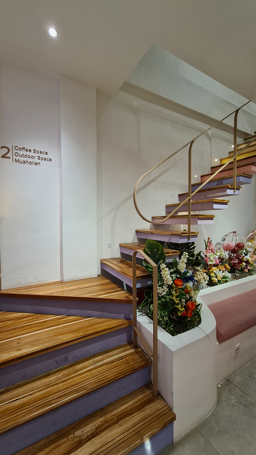Caption : A photo of the stair to the second floor at Nucifera Coffee & Pastry. (Local Guide @Velvel)