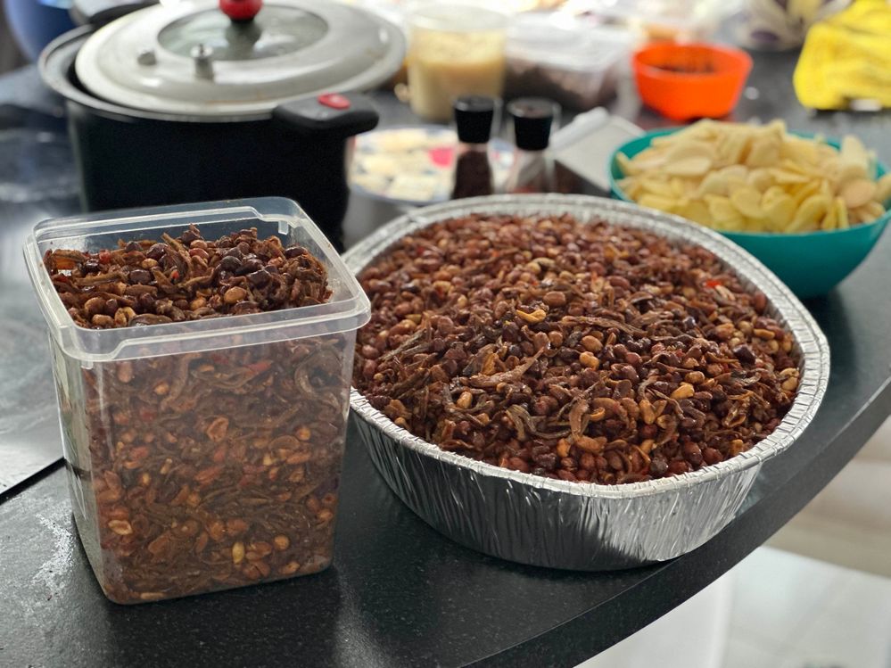 Caption: ready-to-eat sambal teri kacang cooked by LG @indahnuria